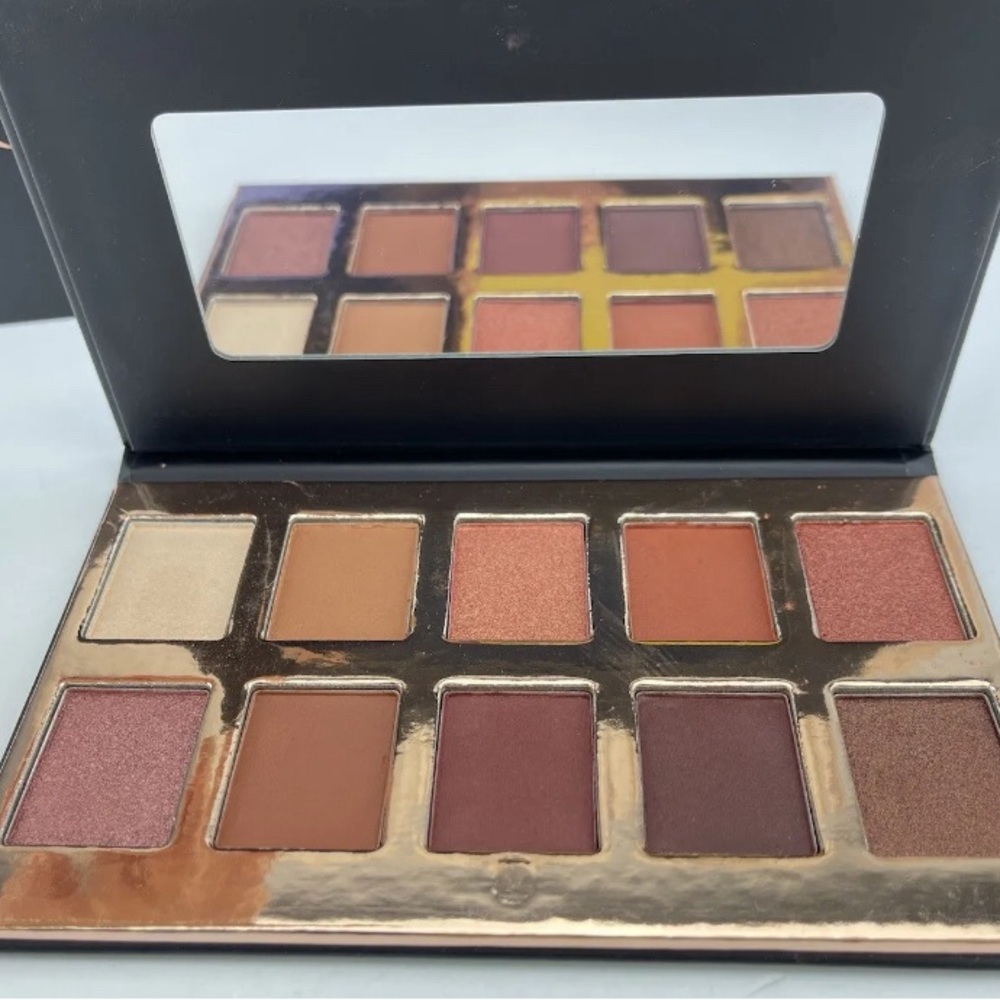 Crown Pro ~Eyeshadow Palette ~10 Colors~New In Box